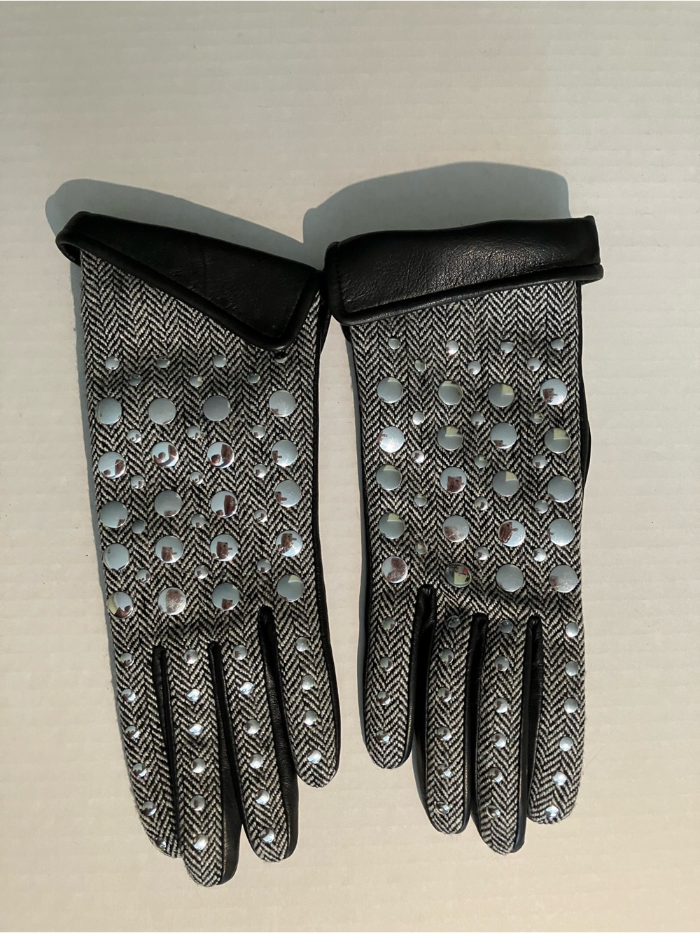 Herringbone Studded Leather-Trim Gloves - Black/Gray